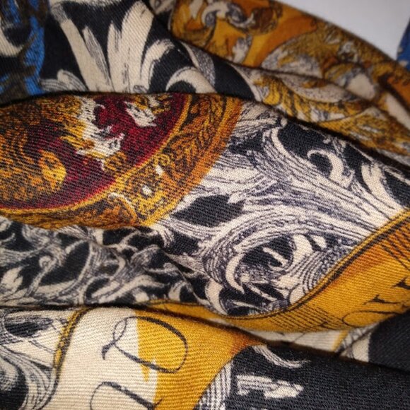 Echo: Multi color 100% Wool scarf. Measures approx. 32.5"x34". - Picture 5 of 6